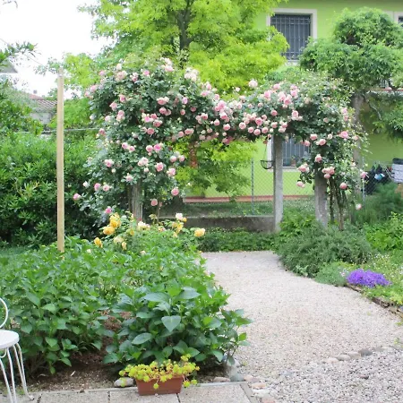 Lucia Bed & Breakfast 3*