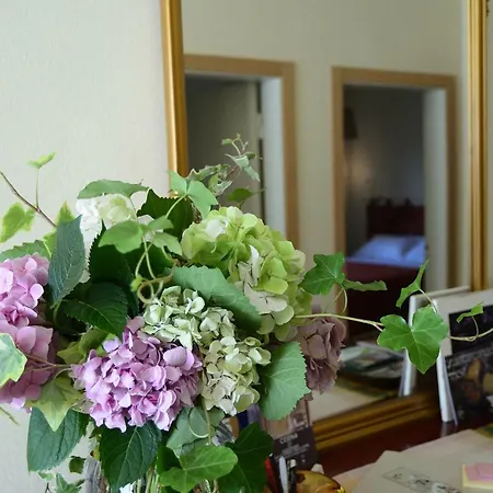 Lucia Alojamento de Acomodação e Pequeno-almoço 3*