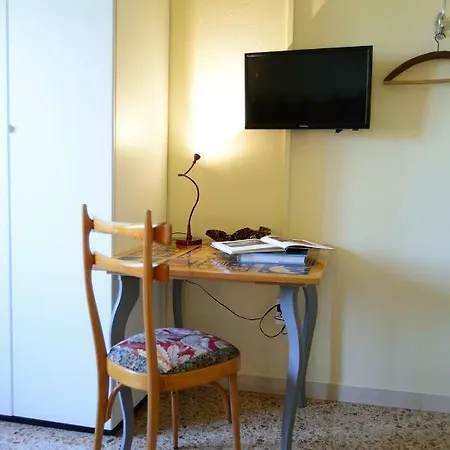 Alojamento de Acomodação e Pequeno-almoço Lucia