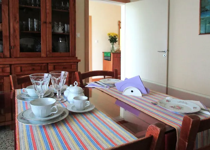 Lucia تشيزينا