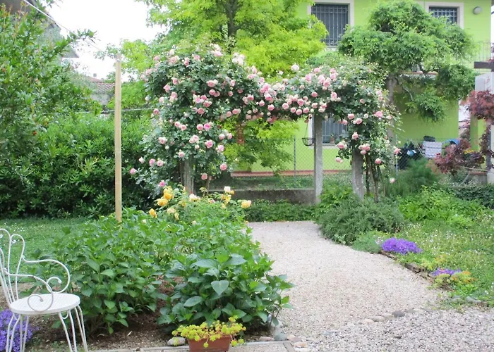 Lucia فندق مبيت وإفطار 3*